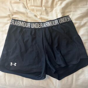 Women’s UA Shorts sz M